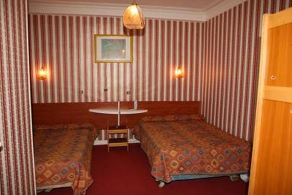 Sully Hotel Párizs Szoba fotó