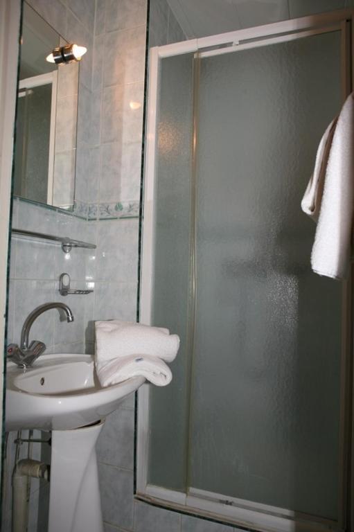 Sully Hotel Párizs Kültér fotó